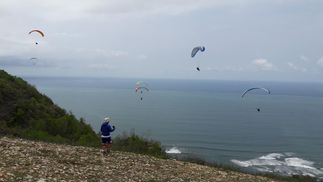 Watugupit, Tempat Latian Paralayang dengan View Laut Pantai Parangtritis