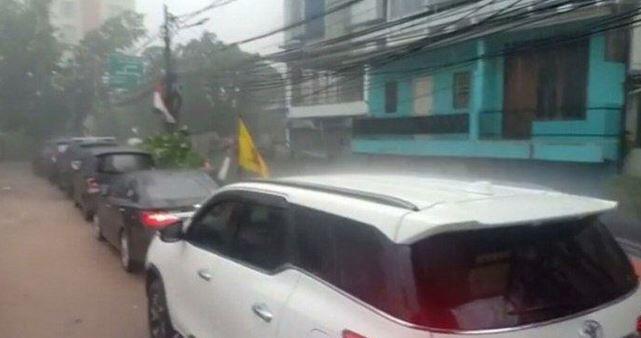 &#91;Breaking News&#93; Hujan Es Batu Terjadi di Wilayah Jakarta!