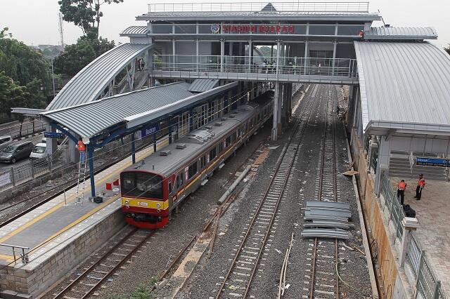 Sejumlah Perjalanan KRL Terganggu Akibat Cuaca Buruk
