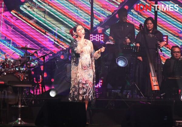 Penuh Haru, 15 Potret Konser Perpisahan Raisa Sebelum Vakum