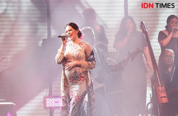 Penuh Haru, 15 Potret Konser Perpisahan Raisa Sebelum Vakum