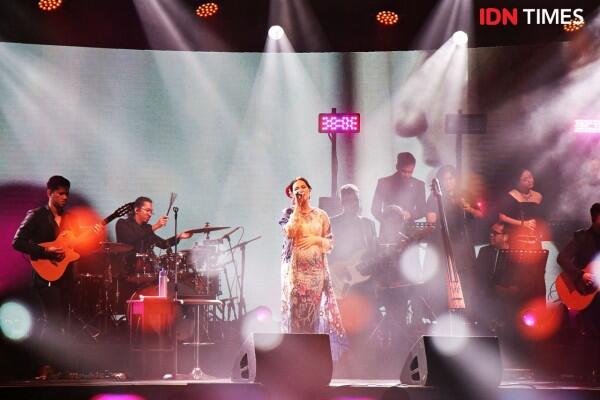 Penuh Haru, 15 Potret Konser Perpisahan Raisa Sebelum Vakum