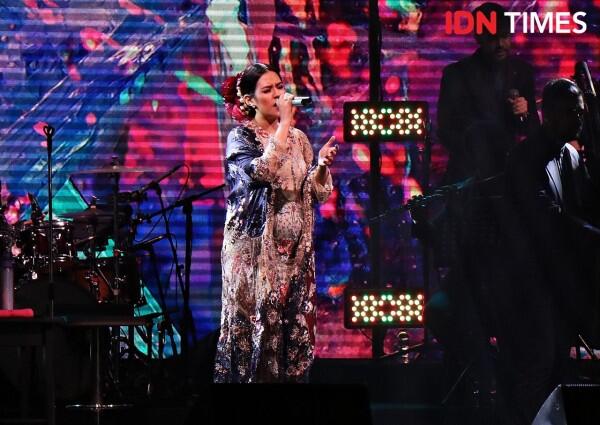 Penuh Haru, 15 Potret Konser Perpisahan Raisa Sebelum Vakum