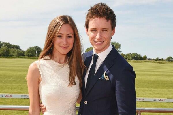 11 Potret Relationship Goals ala Eddie Redmayne & Istri, Mesra Banget