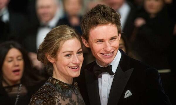 11 Potret Relationship Goals ala Eddie Redmayne & Istri, Mesra Banget