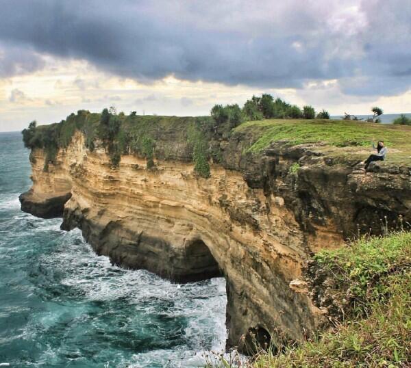 Deretan 5 Pantai Eksotis di Pacitan Ini Pasti Buatmu Jatuh Cinta