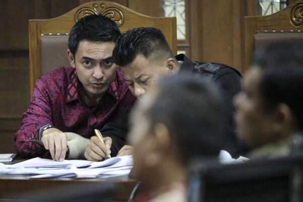 Sambil Sesenggukan, Zumi Zola Minta Hakim Ringankan Denda