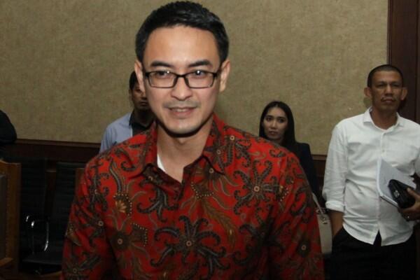Sambil Sesenggukan, Zumi Zola Minta Hakim Ringankan Denda
