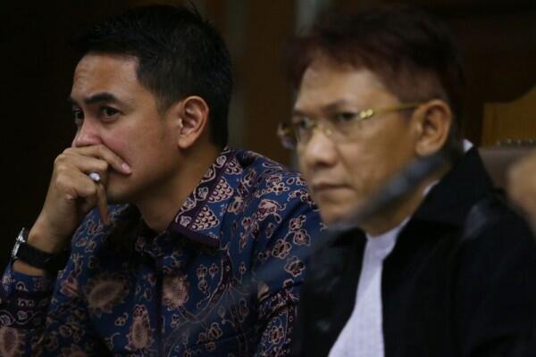 Sambil Sesenggukan, Zumi Zola Minta Hakim Ringankan Denda