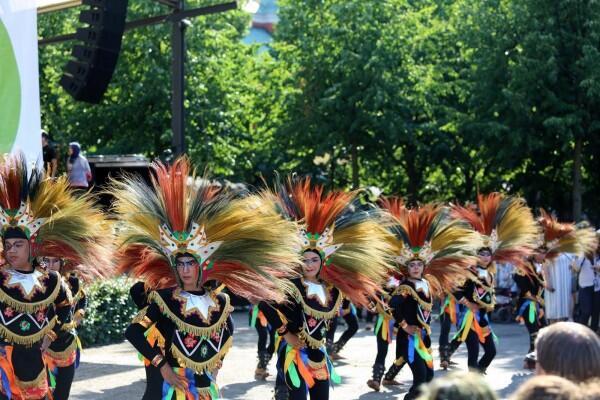 25.000 Wisatawan Ramaikan Parade Pelangi Budaya