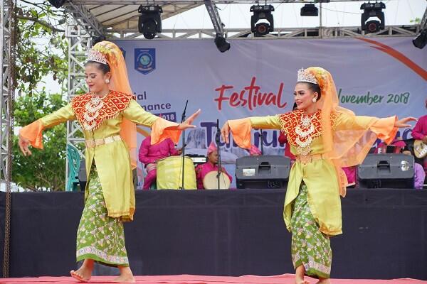25.000 Wisatawan Ramaikan Parade Pelangi Budaya