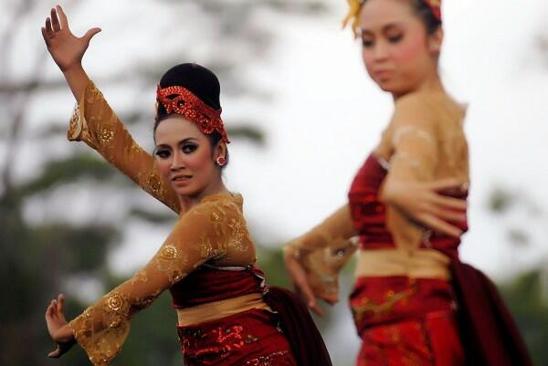 25.000 Wisatawan Ramaikan Parade Pelangi Budaya