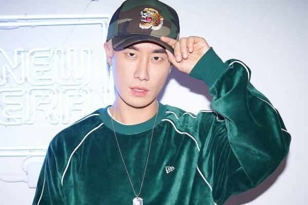 10 Potret San E, Rapper Korea yang Lagu Terbarunya Jadi Kontroversi