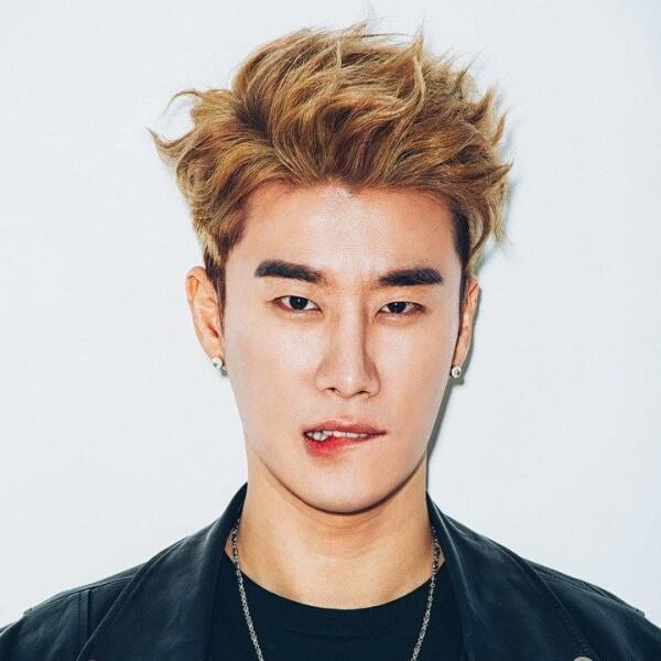 10 Potret San E, Rapper Korea yang Lagu Terbarunya Jadi Kontroversi
