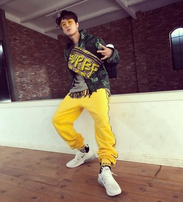 10 Potret San E, Rapper Korea yang Lagu Terbarunya Jadi Kontroversi