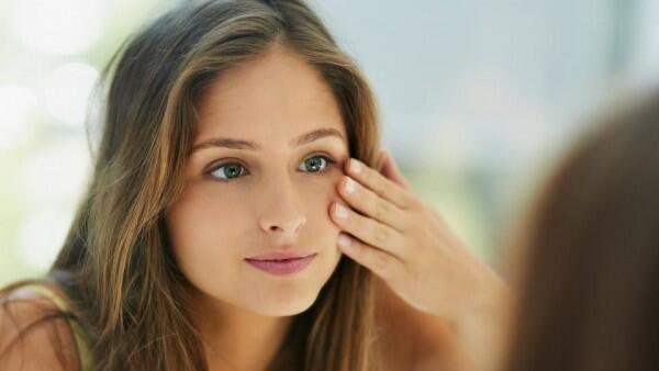 Sebelum Menyesal, 5 Alasan Kamu Harus Pakai Eye Cream dari Sekarang