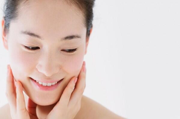 Sebelum Menyesal, 5 Alasan Kamu Harus Pakai Eye Cream dari Sekarang