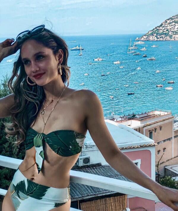 Rajin Fitness, 10 Potret Body Goals Cinta Laura yang Bikin Iri