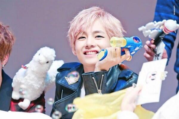 10 Idola KPop Ini Dijuluki Pangeran, Wajahnya Kinclong Abis