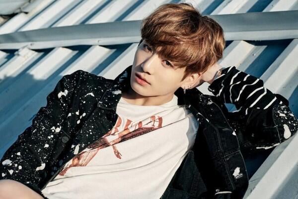 10 Idola KPop Ini Dijuluki Pangeran, Wajahnya Kinclong Abis