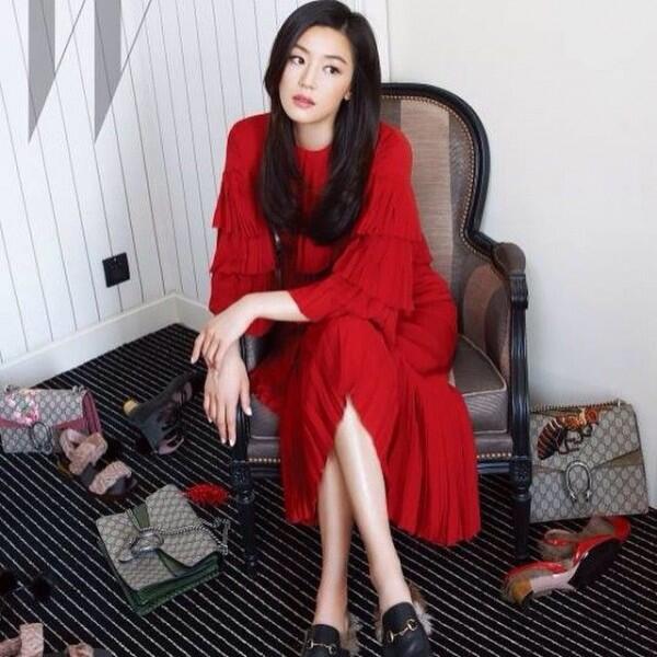 Suka Gaya Feminin? 10 Outfits Jun Ji Hyun Ini Bisa Jadi Inspirasi Chic