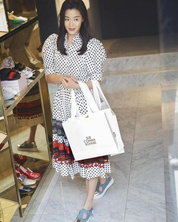 Suka Gaya Feminin? 10 Outfits Jun Ji Hyun Ini Bisa Jadi Inspirasi Chic
