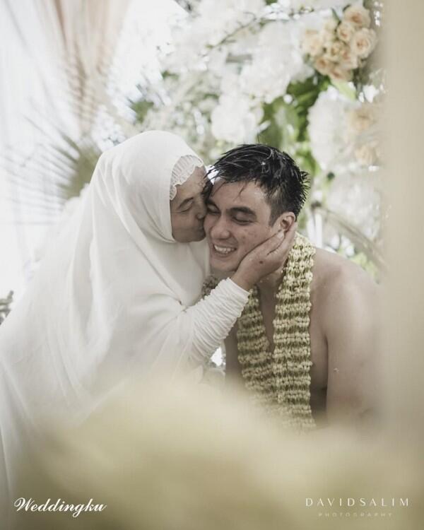 18 Arti Prosesi Sakral Pernikahan Adat Jawa yang Dijalani Paula-Baim