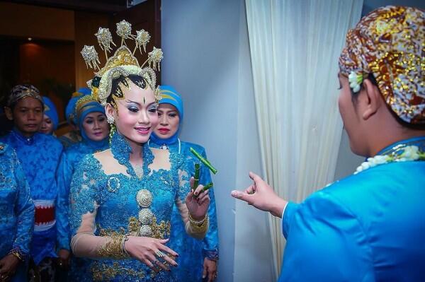 18 Arti Prosesi Sakral Pernikahan Adat Jawa yang Dijalani Paula-Baim