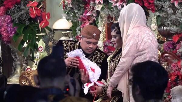 18 Arti Prosesi Sakral Pernikahan Adat Jawa yang Dijalani Paula-Baim