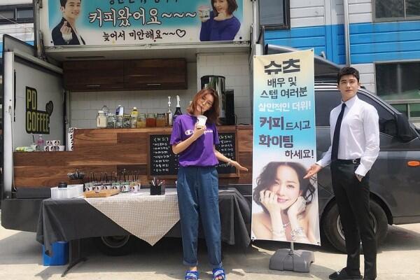 Bukti Dukungan, 12 Idol KPop Ini Dapat Kiriman Truk Kopi dari Rekannya