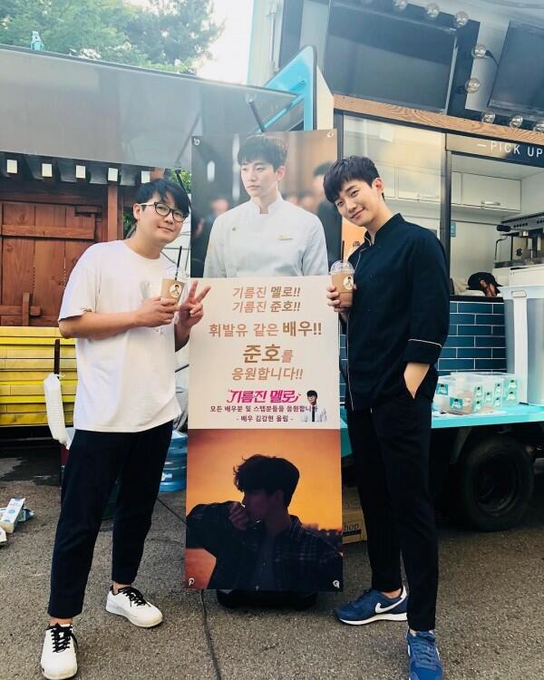 Bukti Dukungan, 12 Idol KPop Ini Dapat Kiriman Truk Kopi dari Rekannya