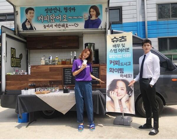 Bukti Dukungan, 12 Idol KPop Ini Dapat Kiriman Truk Kopi dari Rekannya