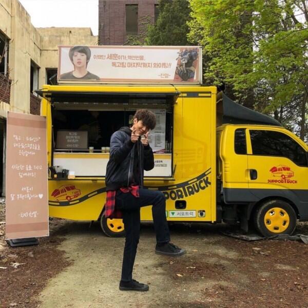 Bukti Dukungan, 12 Idol KPop Ini Dapat Kiriman Truk Kopi dari Rekannya