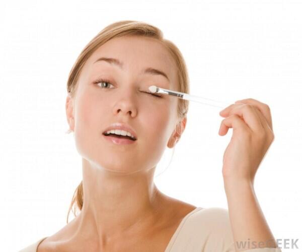 Perhatikan 5 Hal Ini Agar Eyeliner Tak Mudah Luntur!