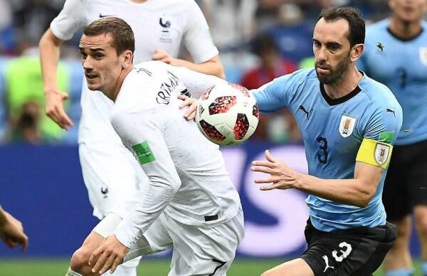 Lawan Uruguay, Griezmann Gunakan Sepatu Beda Sebelah