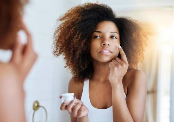 Skincare 101: Hydrating Vs Moisturizing, Apa Sih Perbedaannya?