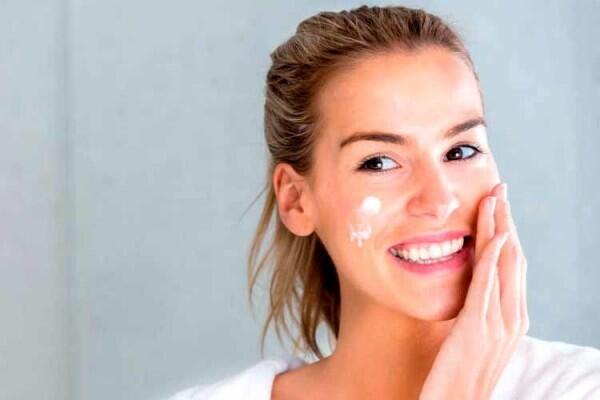 Skincare 101: Hydrating Vs Moisturizing, Apa Sih Perbedaannya?