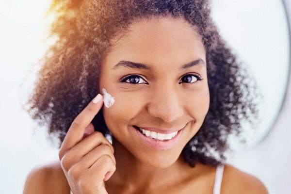 Skincare 101: Hydrating Vs Moisturizing, Apa Sih Perbedaannya?