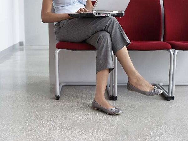 8 Fakta Soal Duduk Menyilangkan Kaki, Awas Bahaya Tekanan Darah Naik!