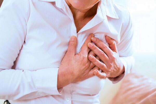 8 Fakta Soal Duduk Menyilangkan Kaki, Awas Bahaya Tekanan Darah Naik!
