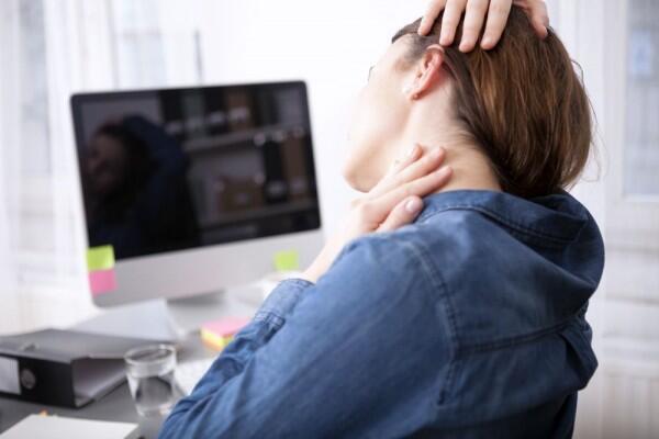 8 Fakta Soal Duduk Menyilangkan Kaki, Awas Bahaya Tekanan Darah Naik!