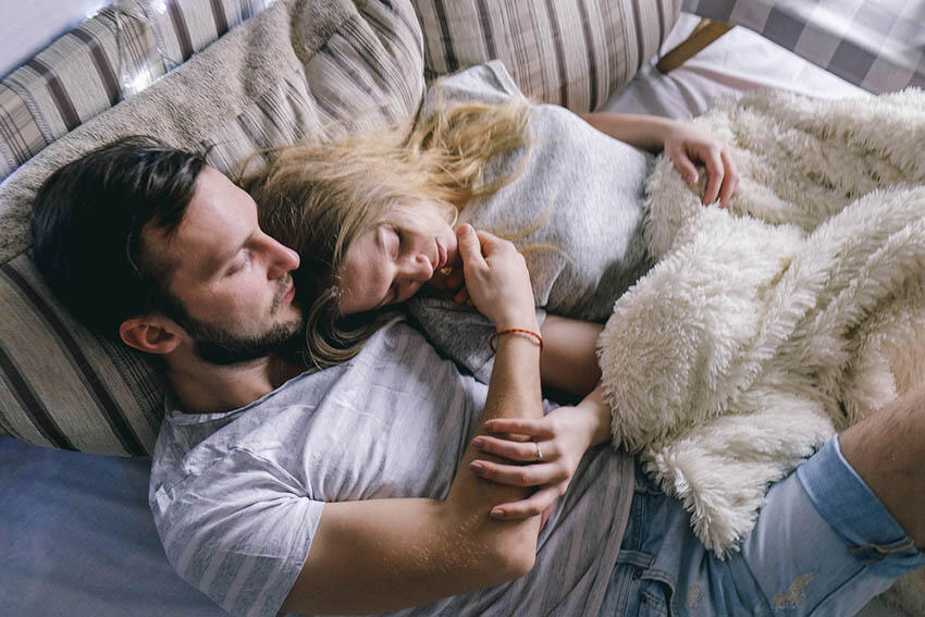 Stop Lihat Bokep! Ajaran Tantra Akan Bikin Hubunganmu Makin Bahagia
