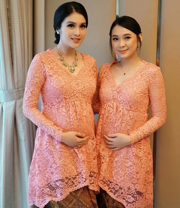 10 Ide Kebaya Kekinian untuk Kondangan yang Membuat Semua Mata Melirik