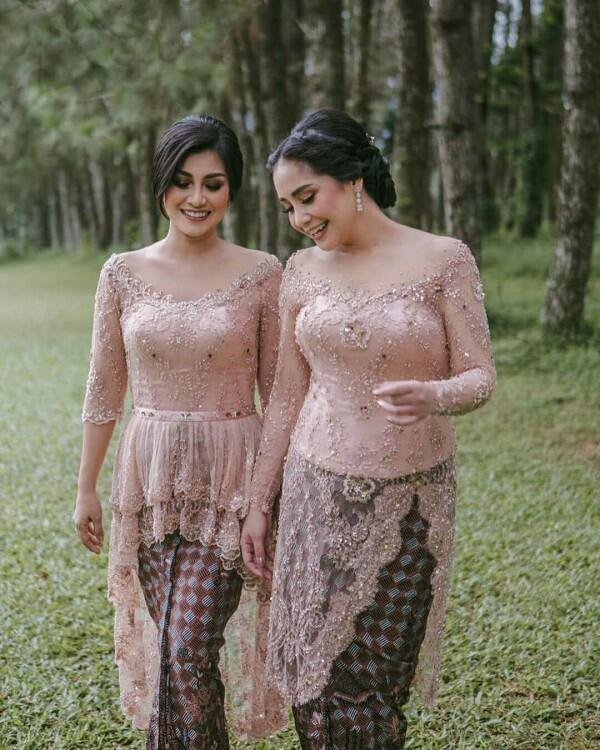 10 Ide Kebaya Kekinian untuk Kondangan yang Membuat Semua Mata Melirik