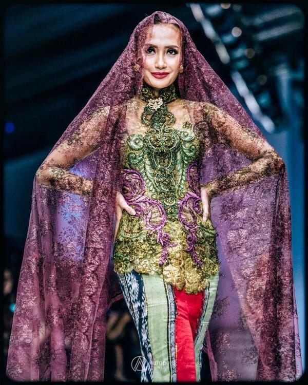 10 Ide Kebaya Kekinian untuk Kondangan yang Membuat Semua Mata Melirik