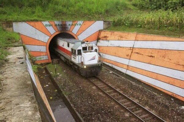 5 Pemandangan yang Kamu Temui Saat Naik Kereta ke Selatan Jatim