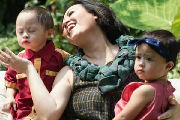 Lucunya, 10 Tingkah Anak Kembar Surya Saputra Ini Bikin Kamu Gemes!