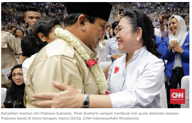 Emak-emak Riuh Lihat Titiek Soeharto Baca Ikrar untuk Prabowo