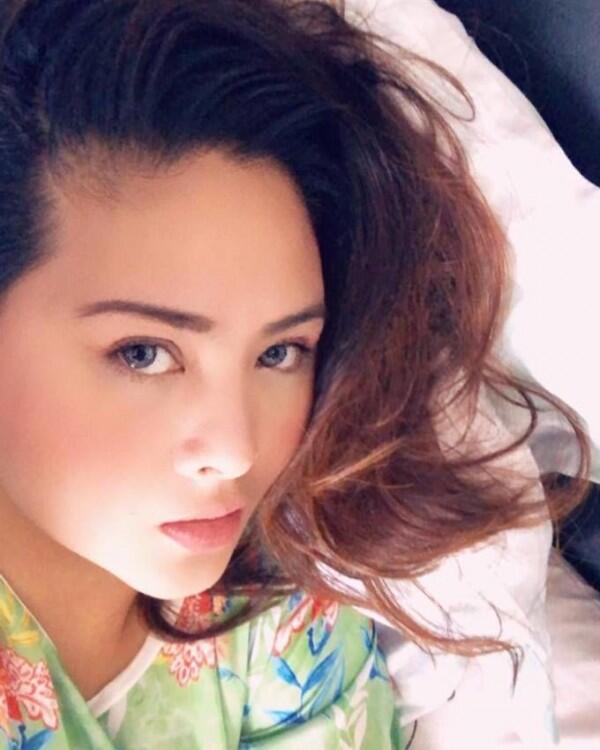 10 Potret Seleb dengan 'Bad Hair', Gak Sisiran Sampai Awut-Awutan