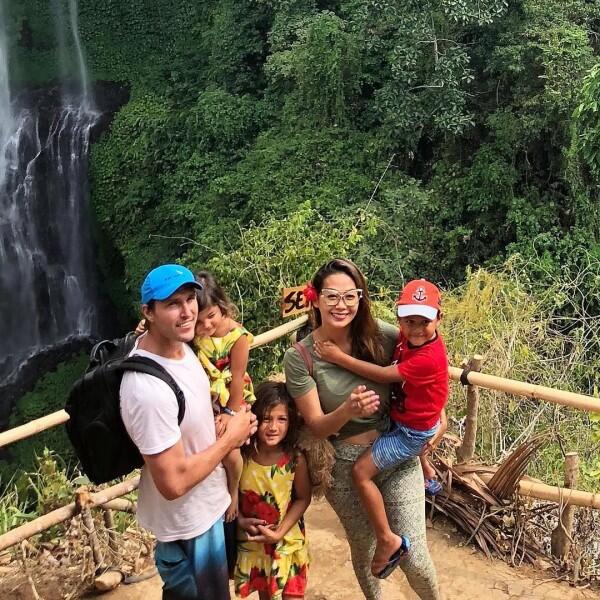Romantisme Pasangan Selebriti yang Tinggal di Bali, Piknik Tiap Hari!
